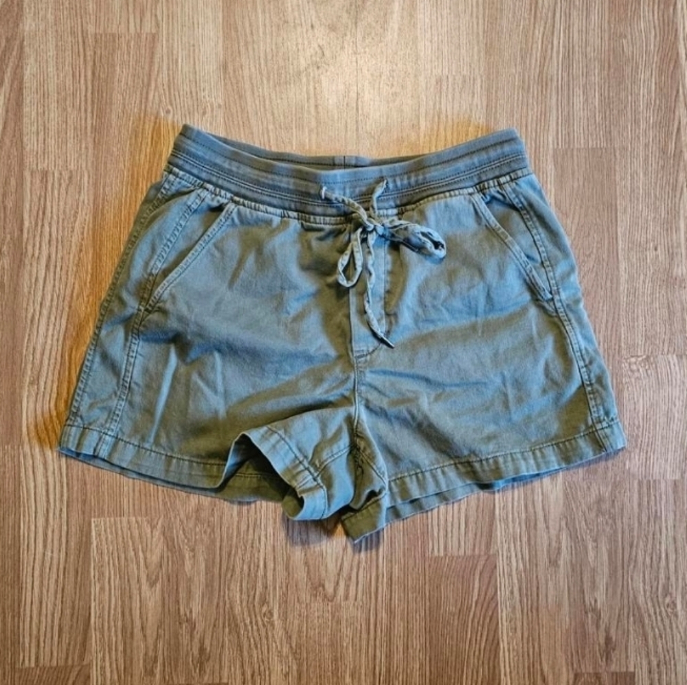 GAP Women's Olive Cargo Shorts